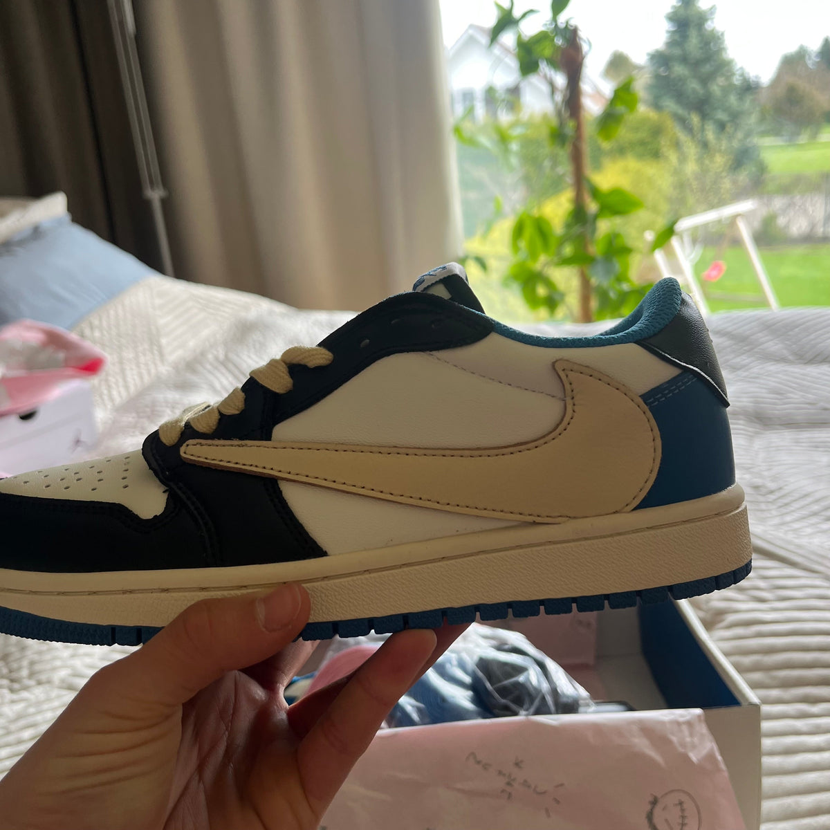 Shoe